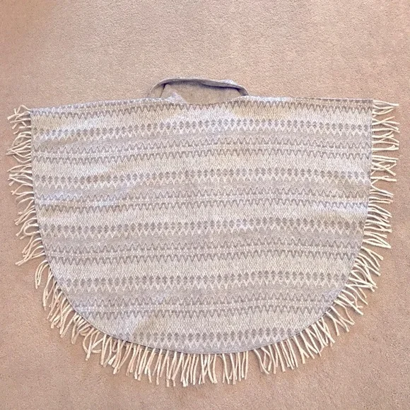 Artilana Mexican Wool Cape Shawl Poncho One Size Grey Creamy Beige Button Up - Picture 3 of 10